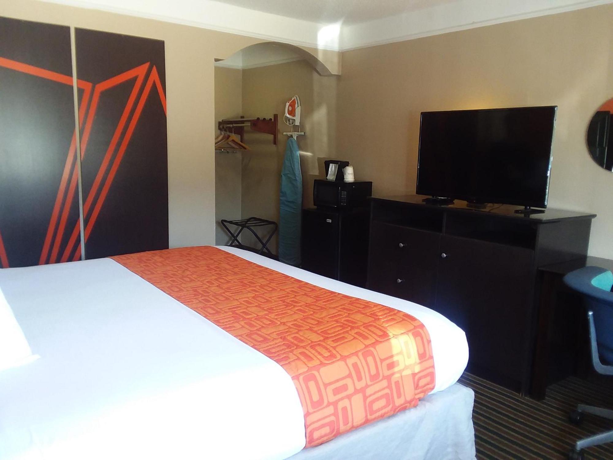 Howard Johnson By Wyndham Historic Lake Charles Ngoại thất bức ảnh