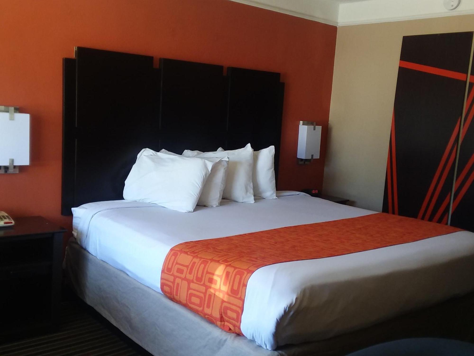 Howard Johnson By Wyndham Historic Lake Charles Ngoại thất bức ảnh