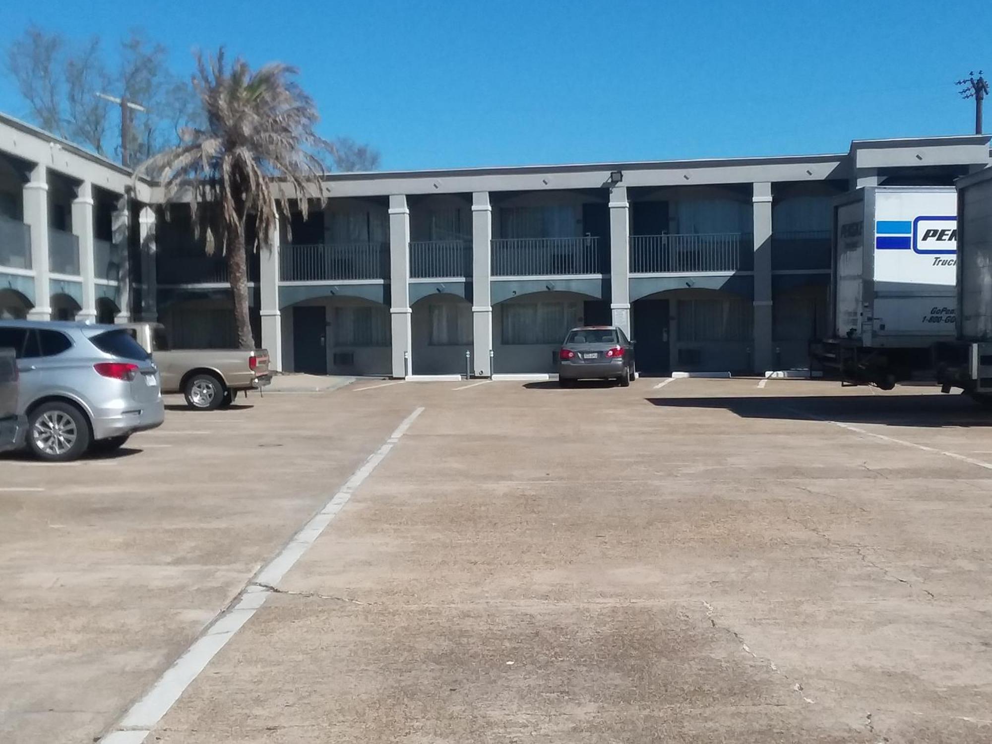 Howard Johnson By Wyndham Historic Lake Charles Ngoại thất bức ảnh