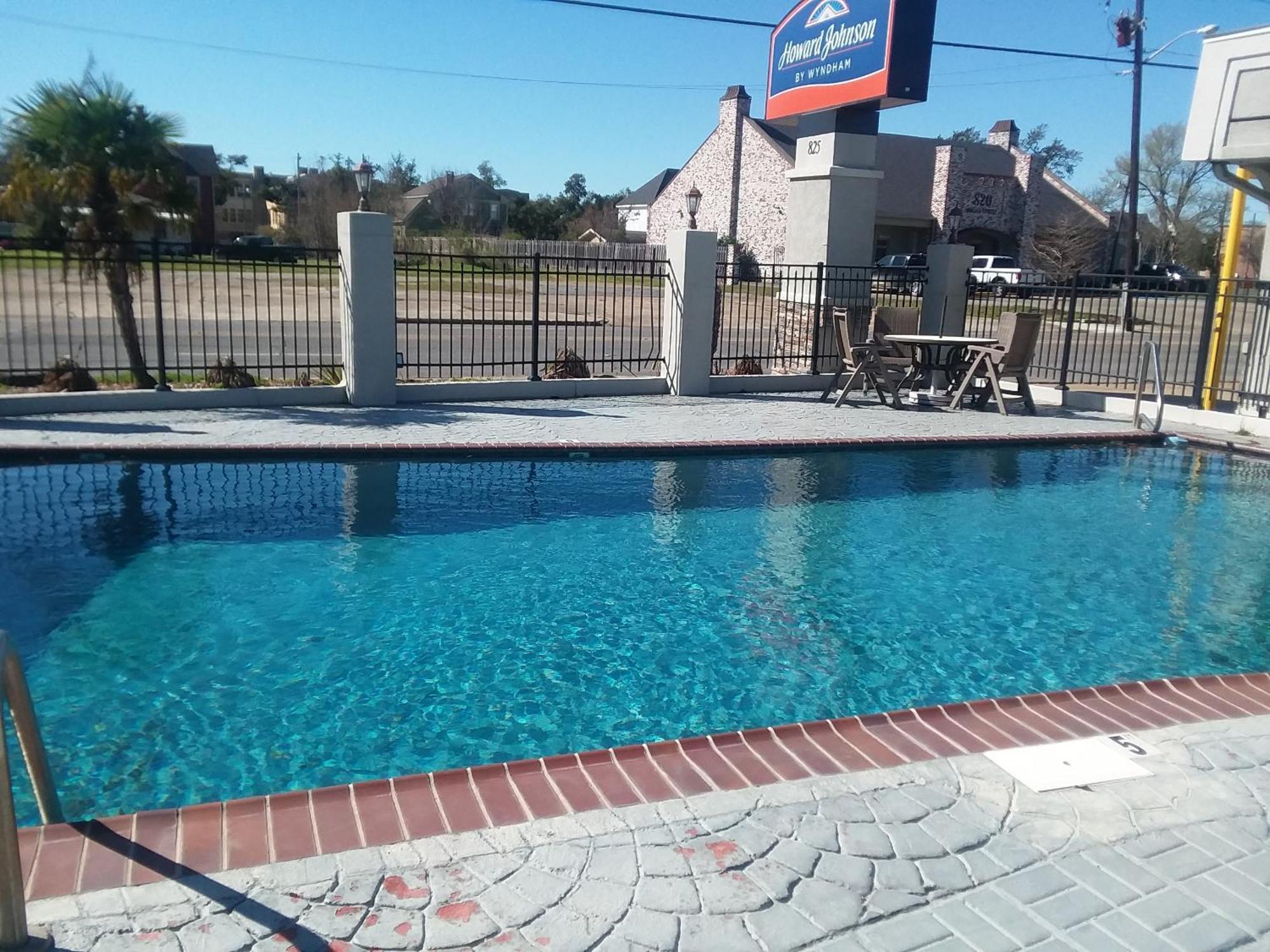 Howard Johnson By Wyndham Historic Lake Charles Ngoại thất bức ảnh